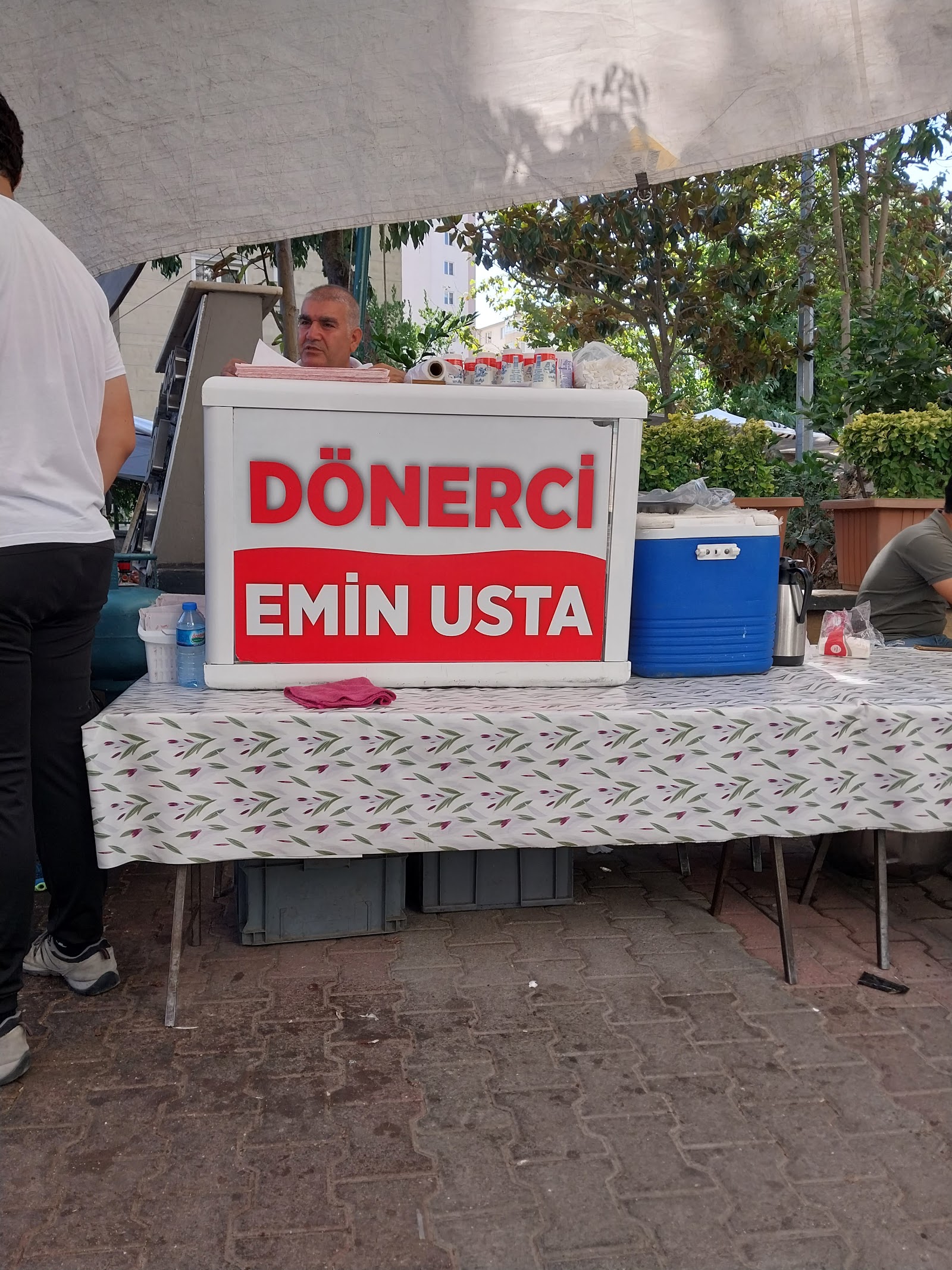 Emin Usta Seyyar Dönerci (Perşembe Pazarı)
