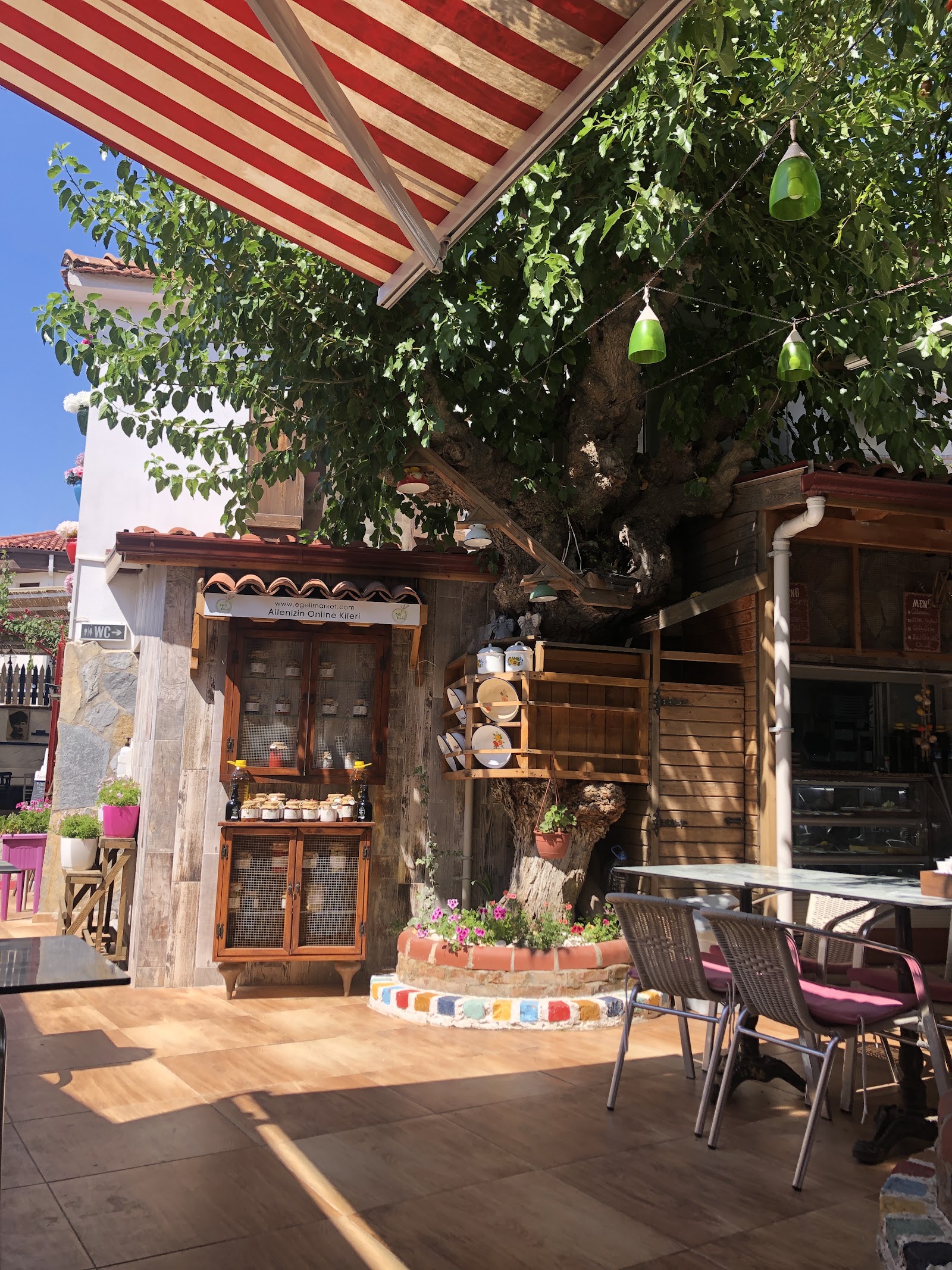 La'dude Art Cafe&Galeri