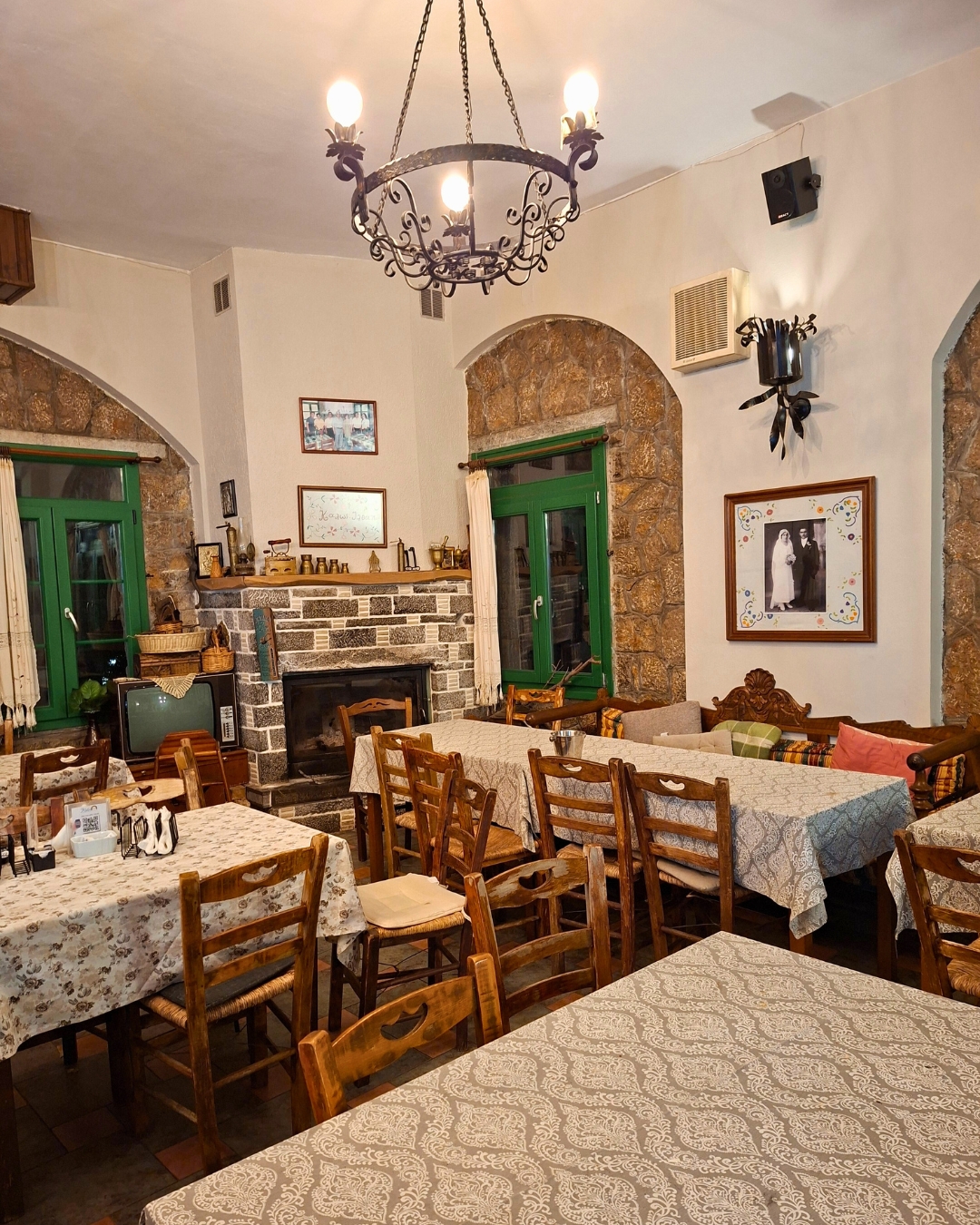 To Asteri - Greek Restaurant and rooms with a view