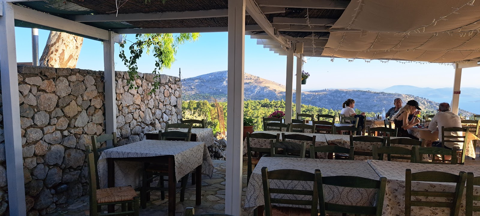 To Asteri - Greek Restaurant and rooms with a view