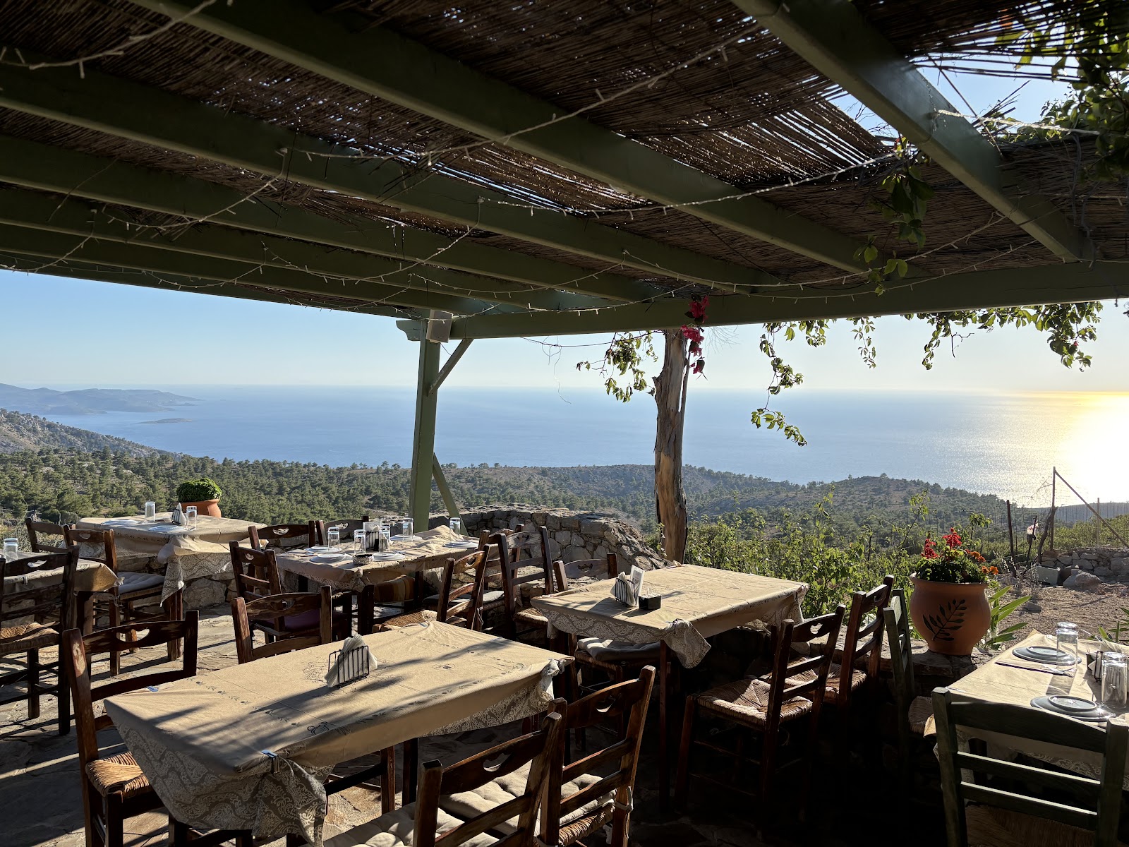 To Asteri - Greek Restaurant and rooms with a view