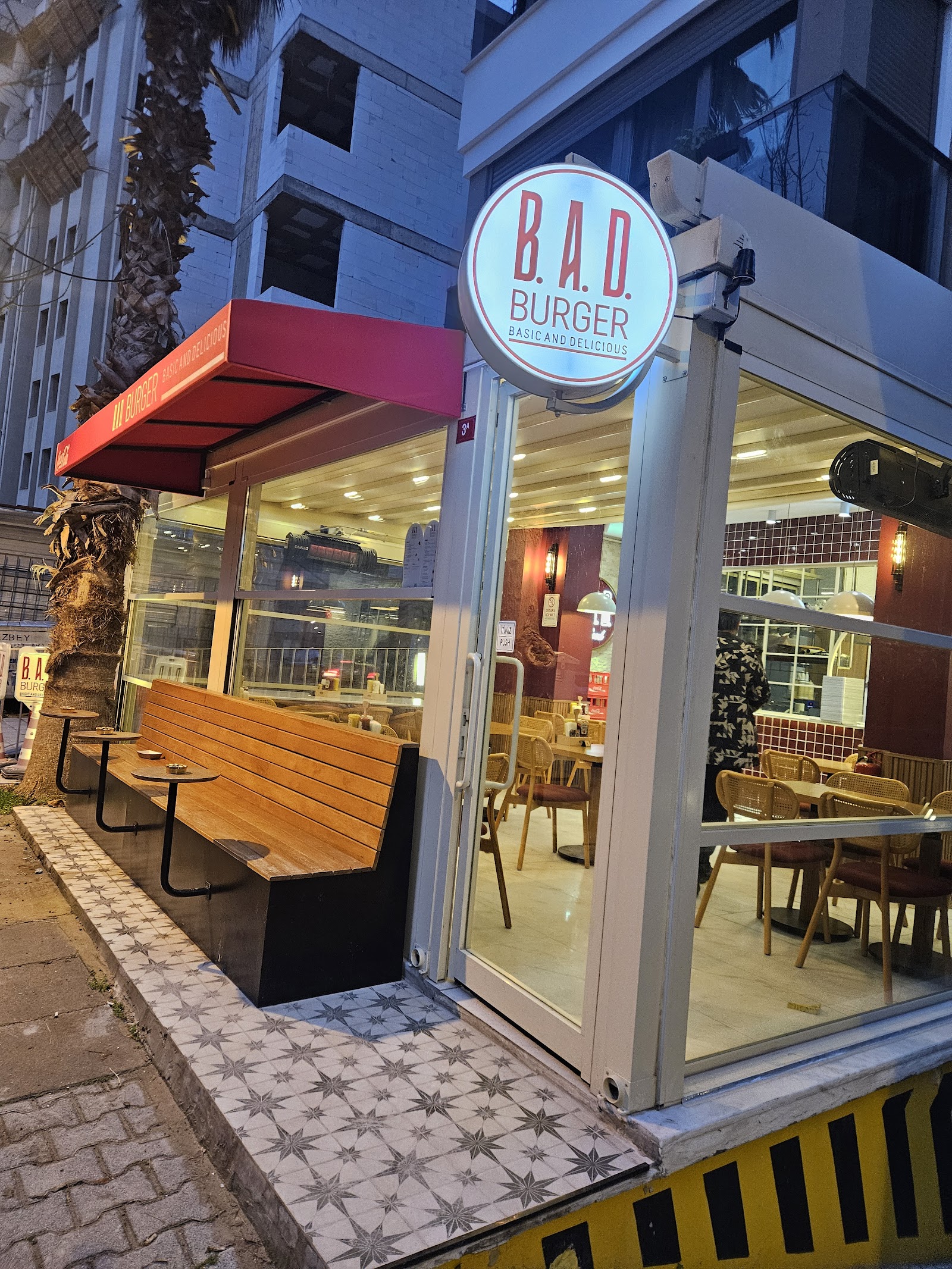 B.A.D Burger Basic And Delicious Suadiye