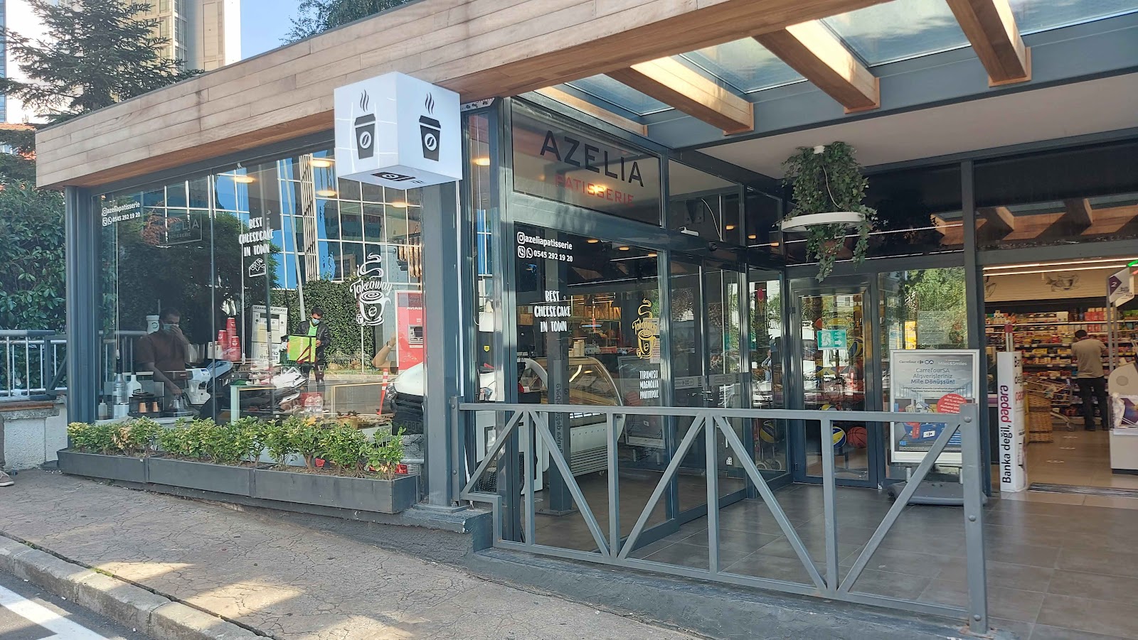 Azelia Patisserie & Pizza