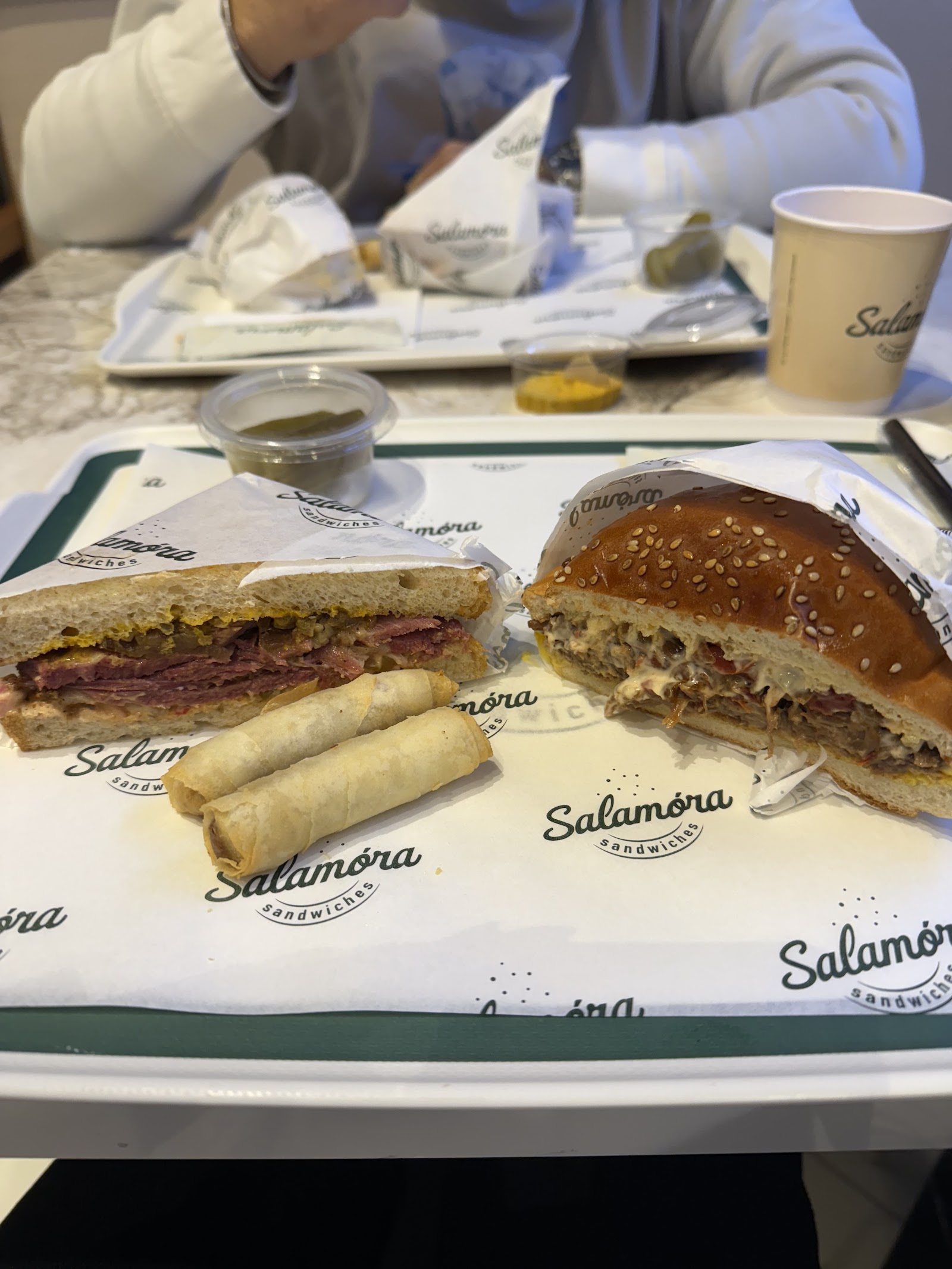 Salamóra Sandwiches