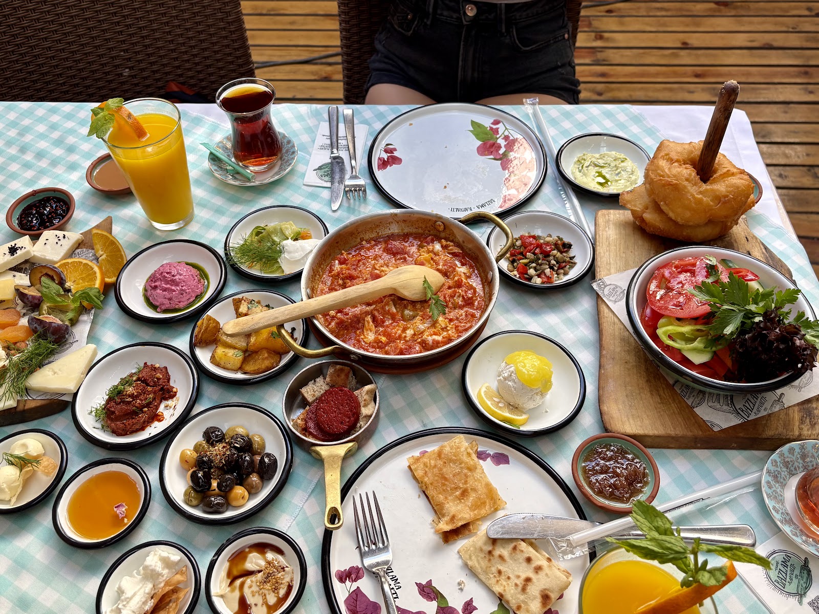 Çeşme Bazlama Kahvaltı Bağdat Caddesi Şaşkınbakkal