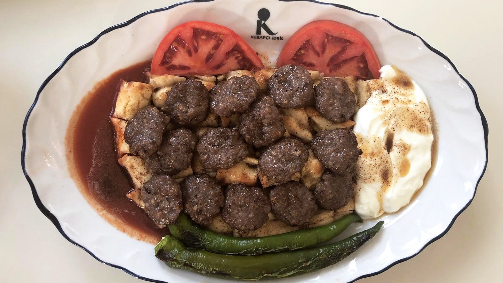 Kebapçı İdris - pideli köfte
