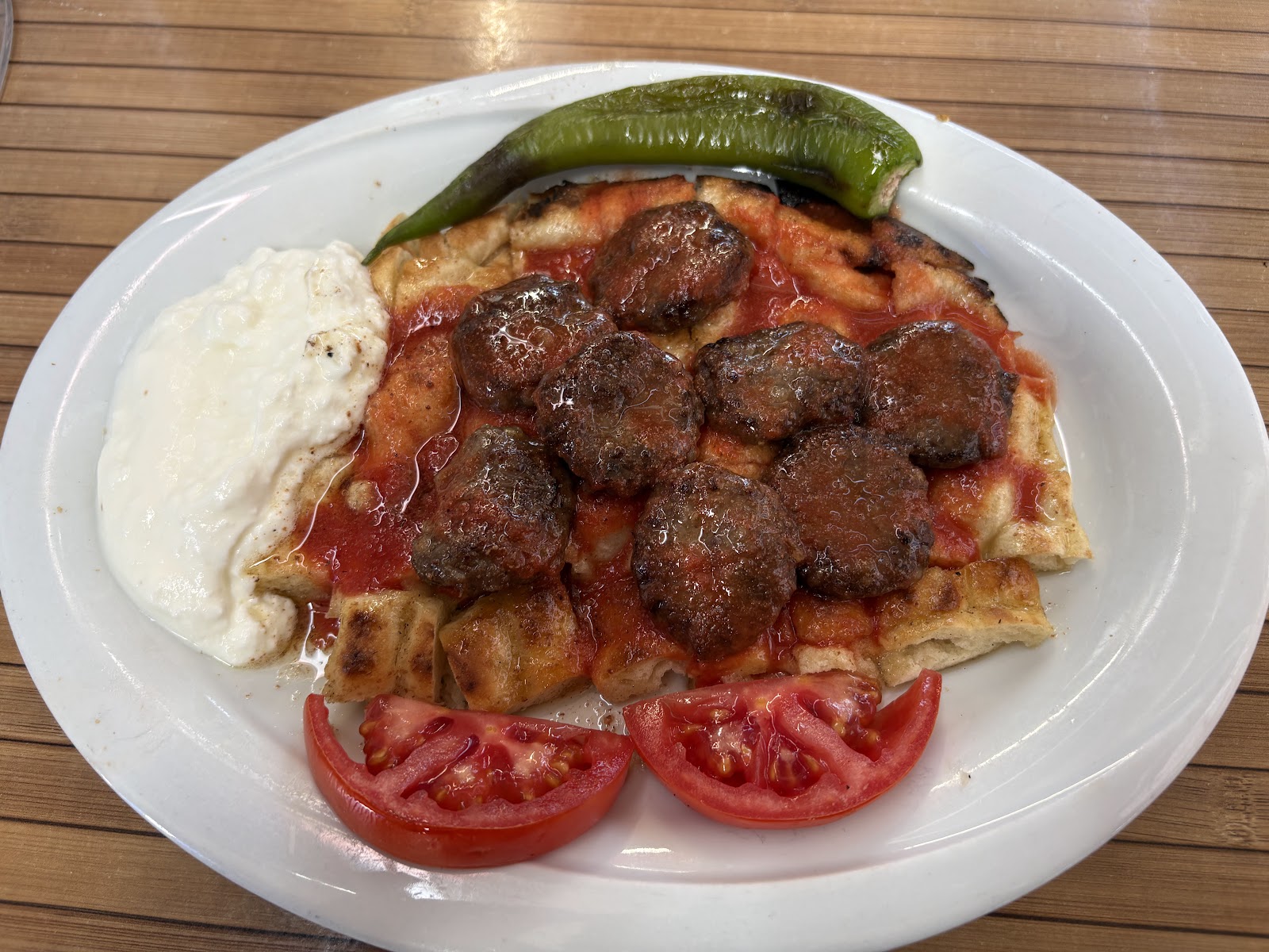 Kebapçı İdris - pideli köfte