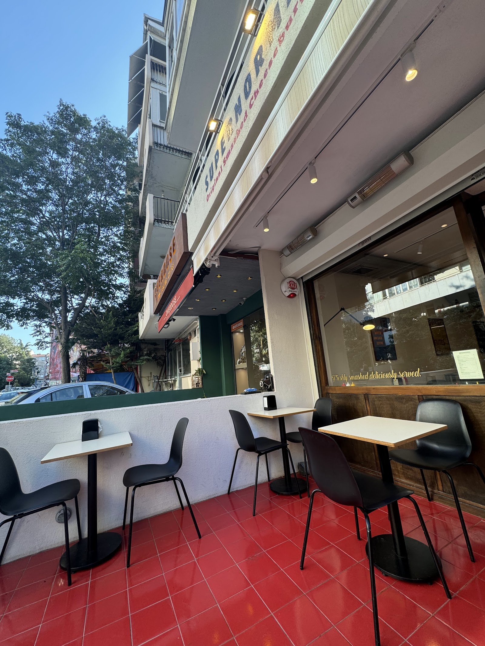 Supernormal Burger Moda