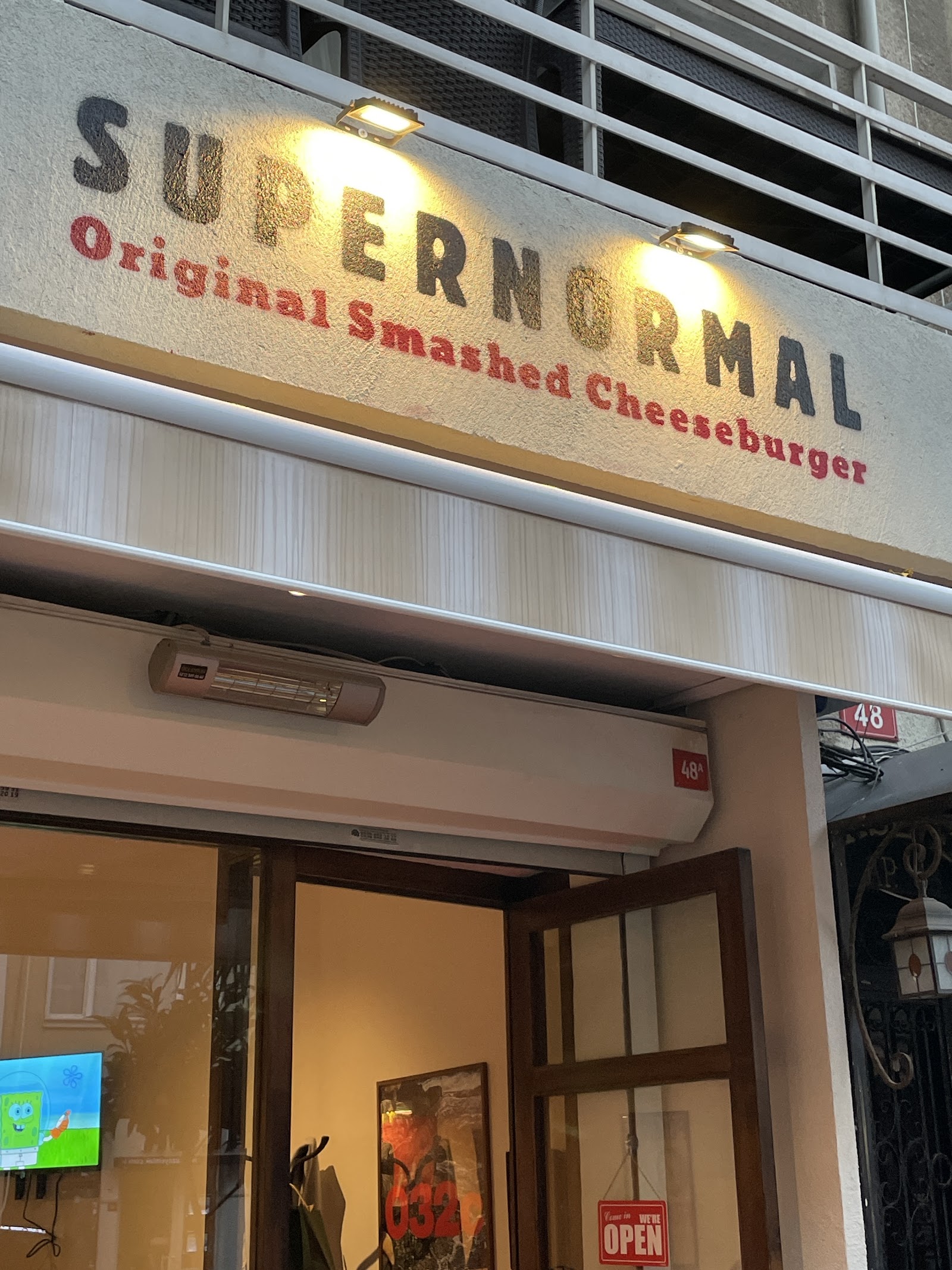 Supernormal Burger Moda
