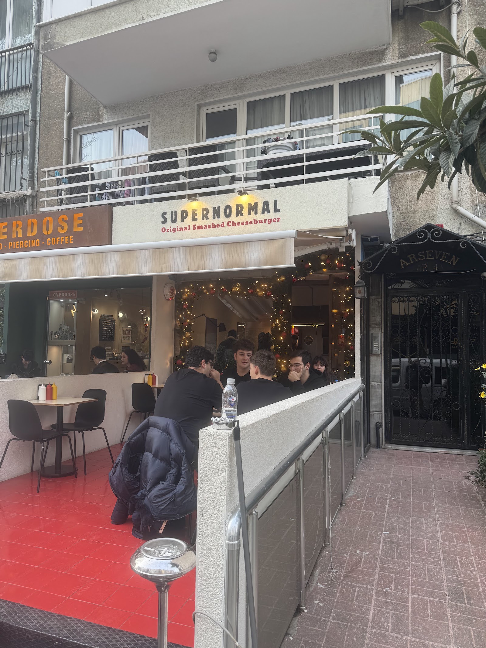 Supernormal Burger Moda