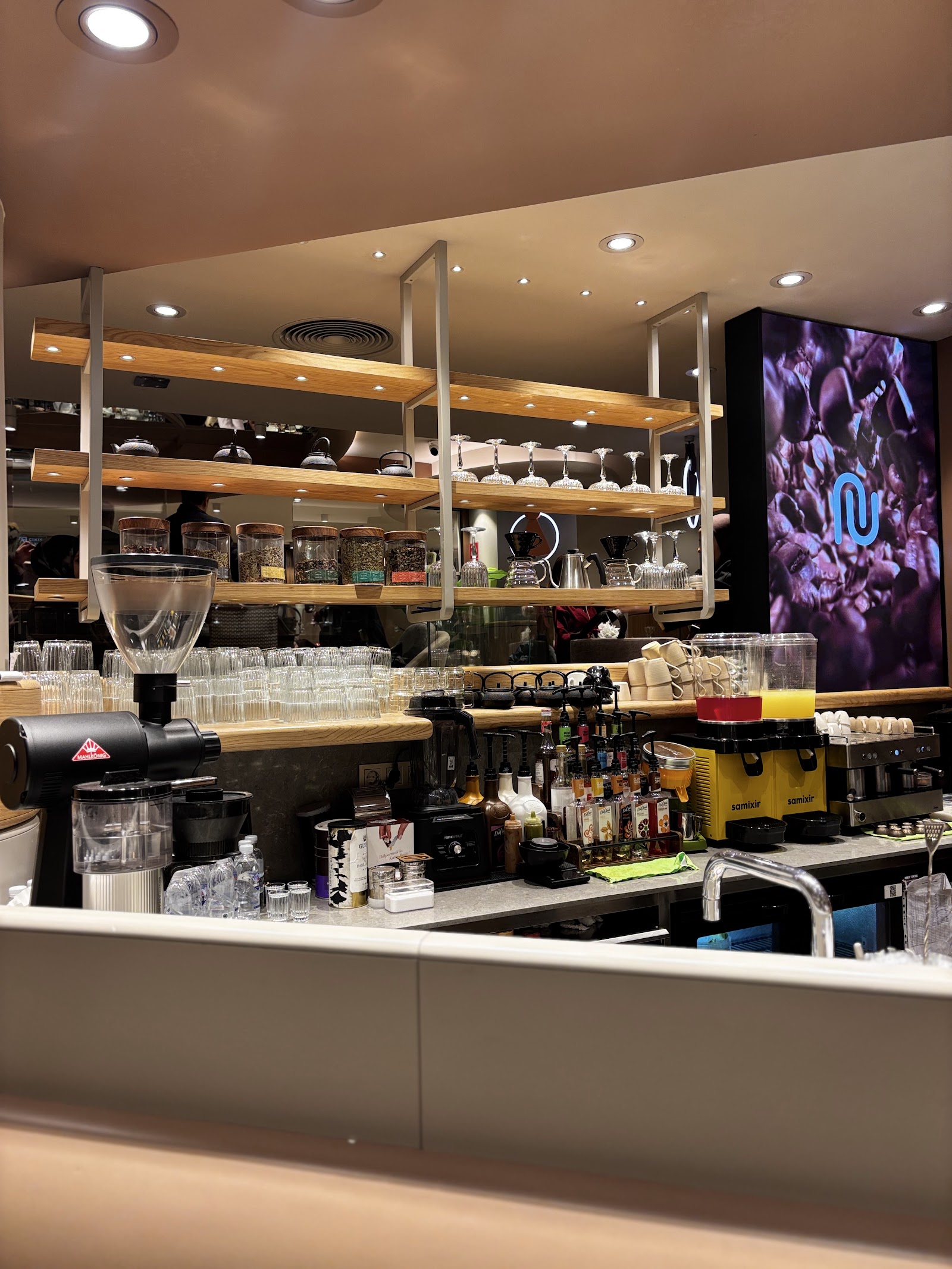 Nuuva Coffee & Bakery