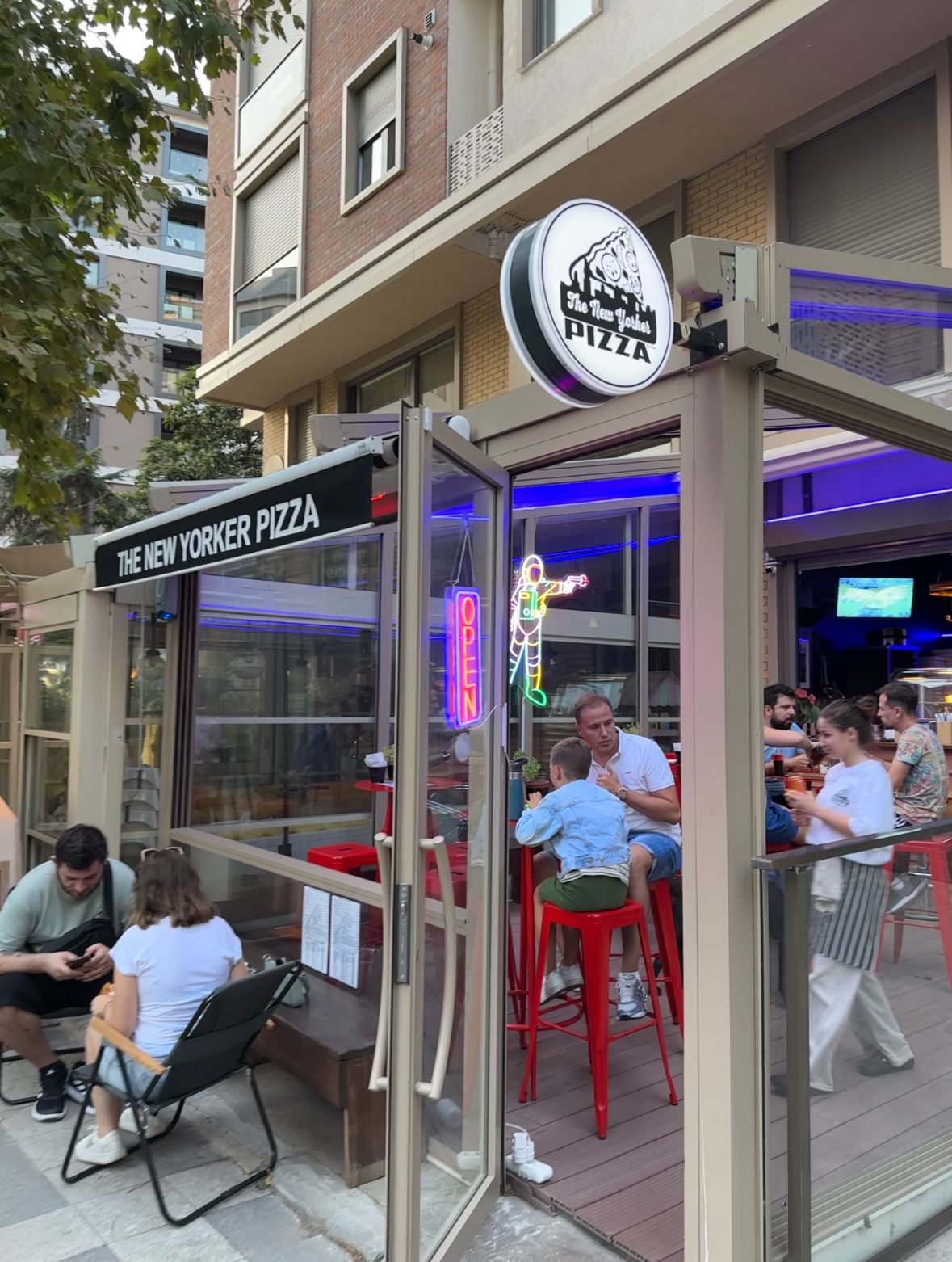 The New Yorker Pizza Cadde