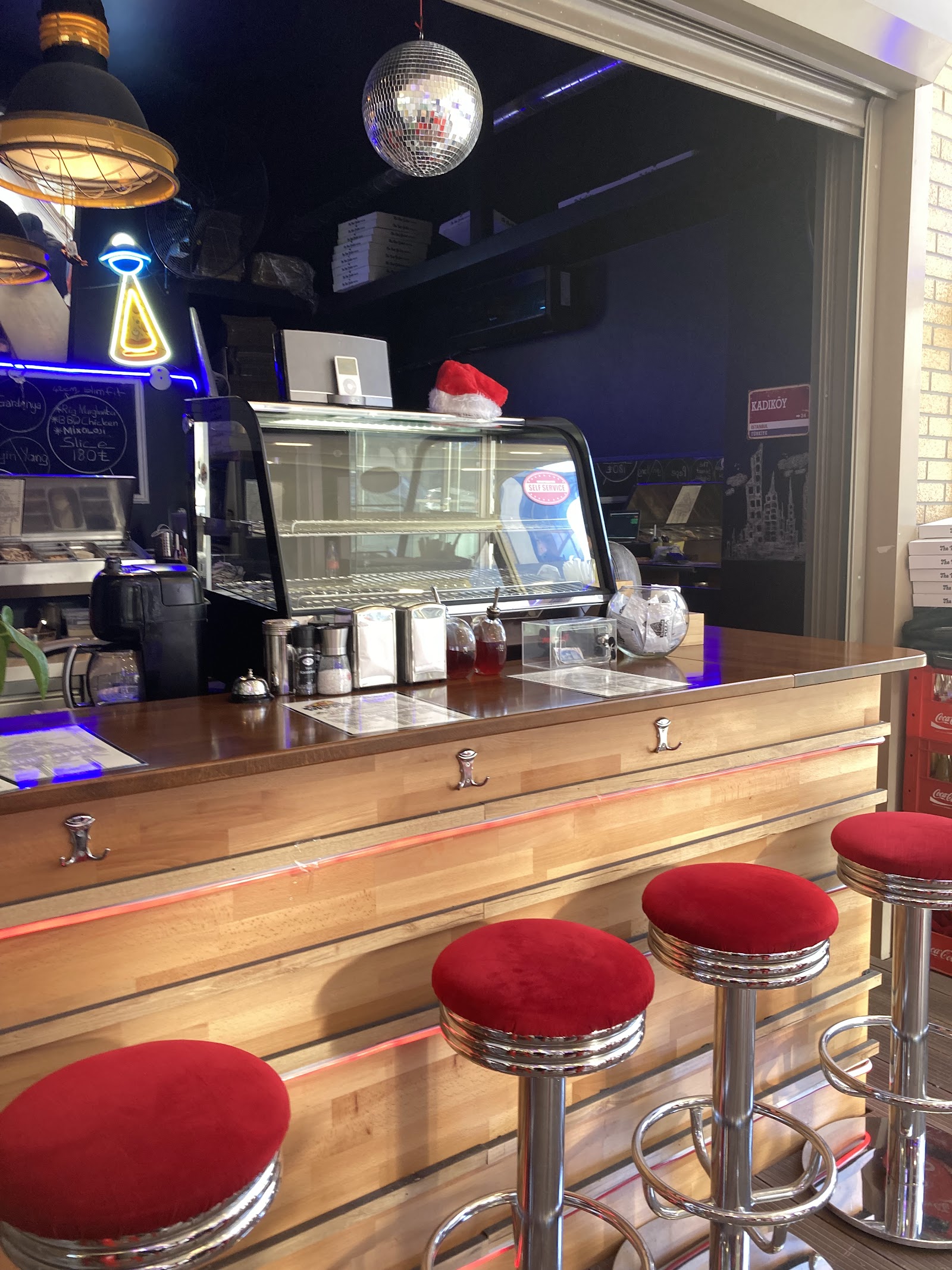 The New Yorker Pizza Cadde
