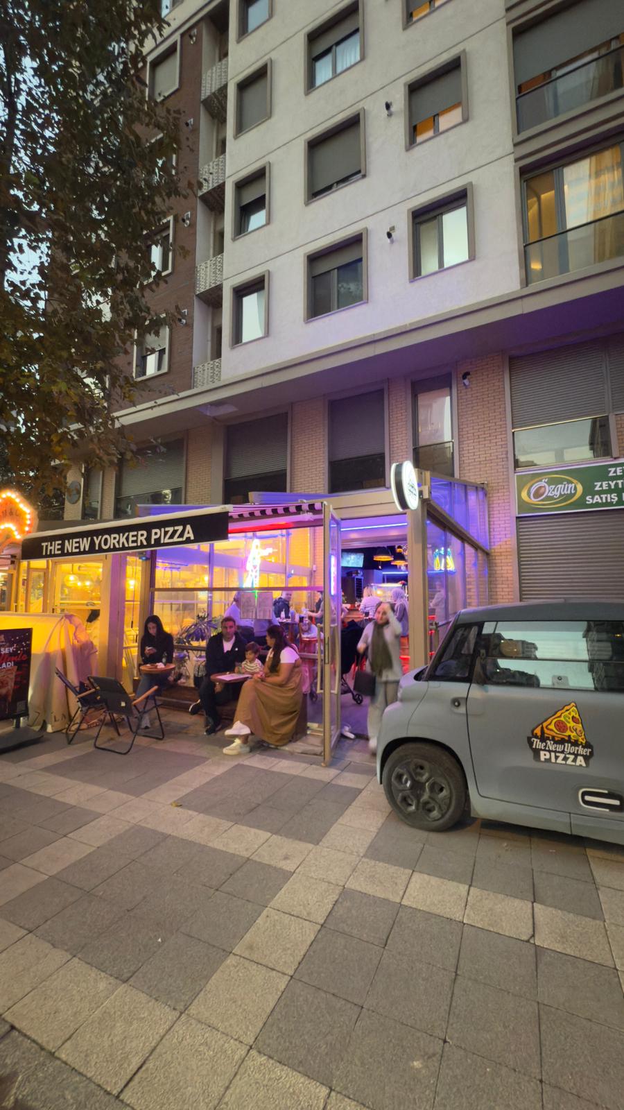 The New Yorker Pizza Cadde