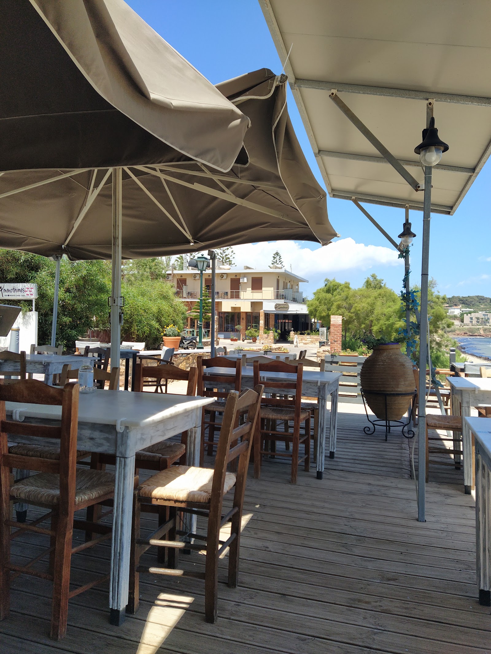 OASIS cafe bar restaurant