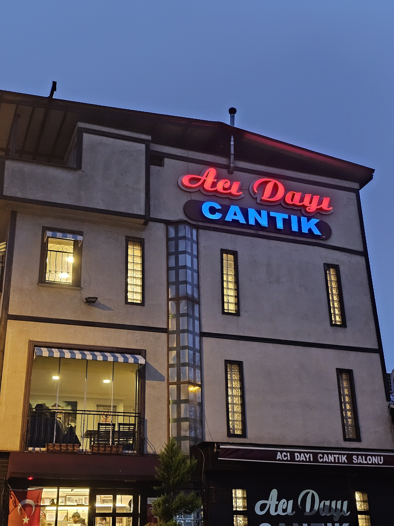Acı Dayı Cantık Salonu