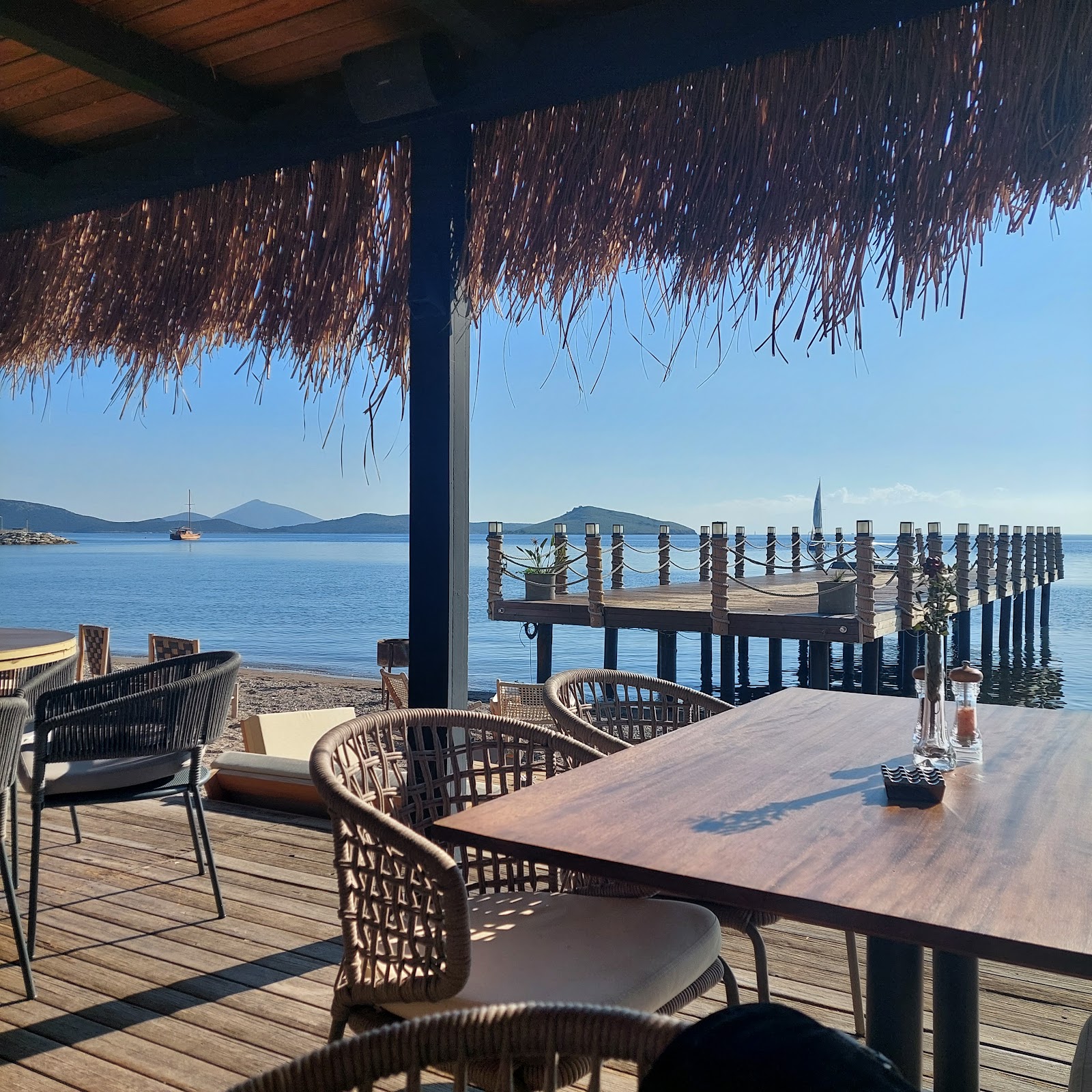 TUZZ RESTAURANT