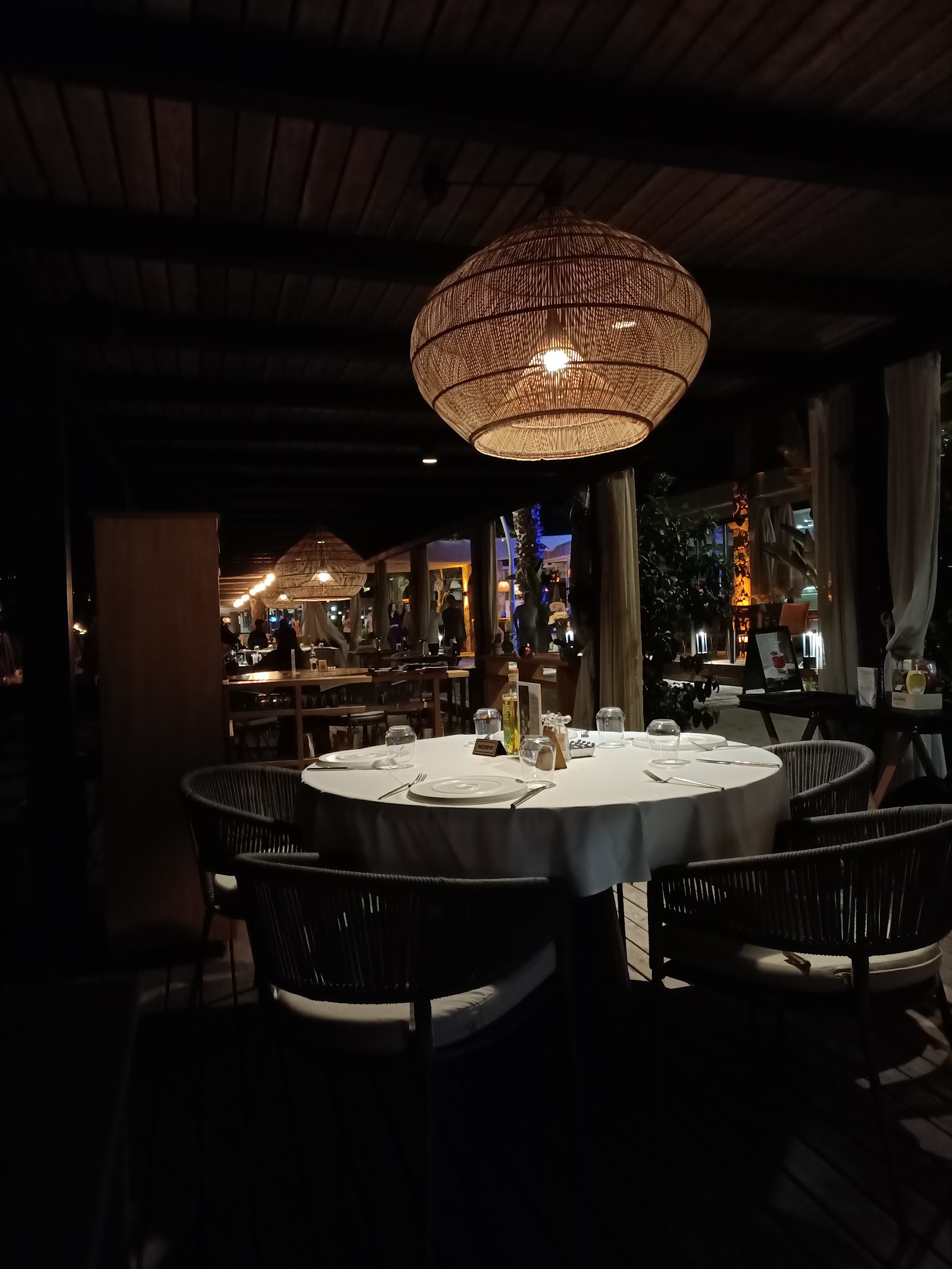 TUZZ RESTAURANT