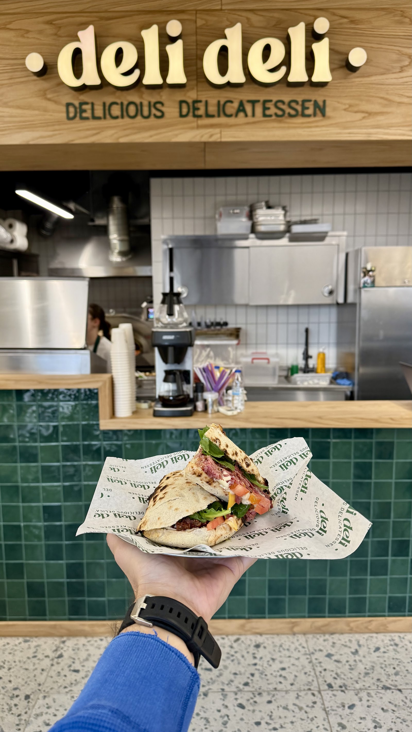 Deli Deli Delicious Delicatessen - Moda