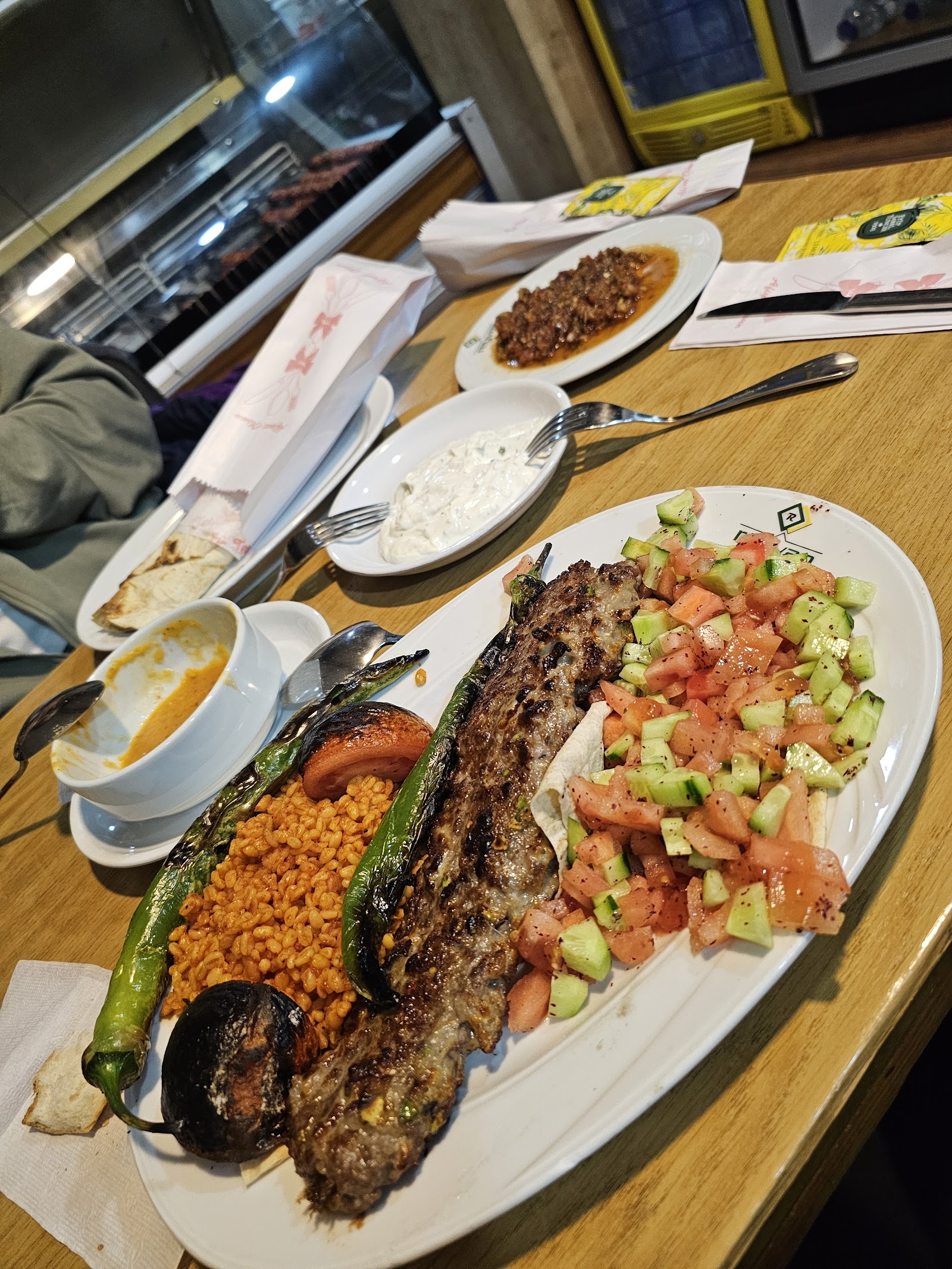 Halit Üstün Eller kebap salonu