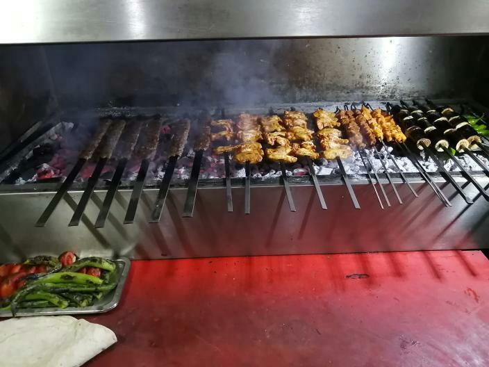 Halit Üstün Eller kebap salonu