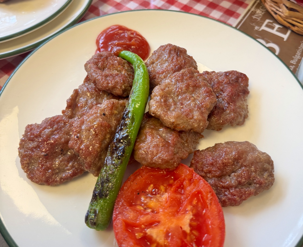 BESLER İNEGÖL KÖFTECİSİ ÇARŞI İÇİ