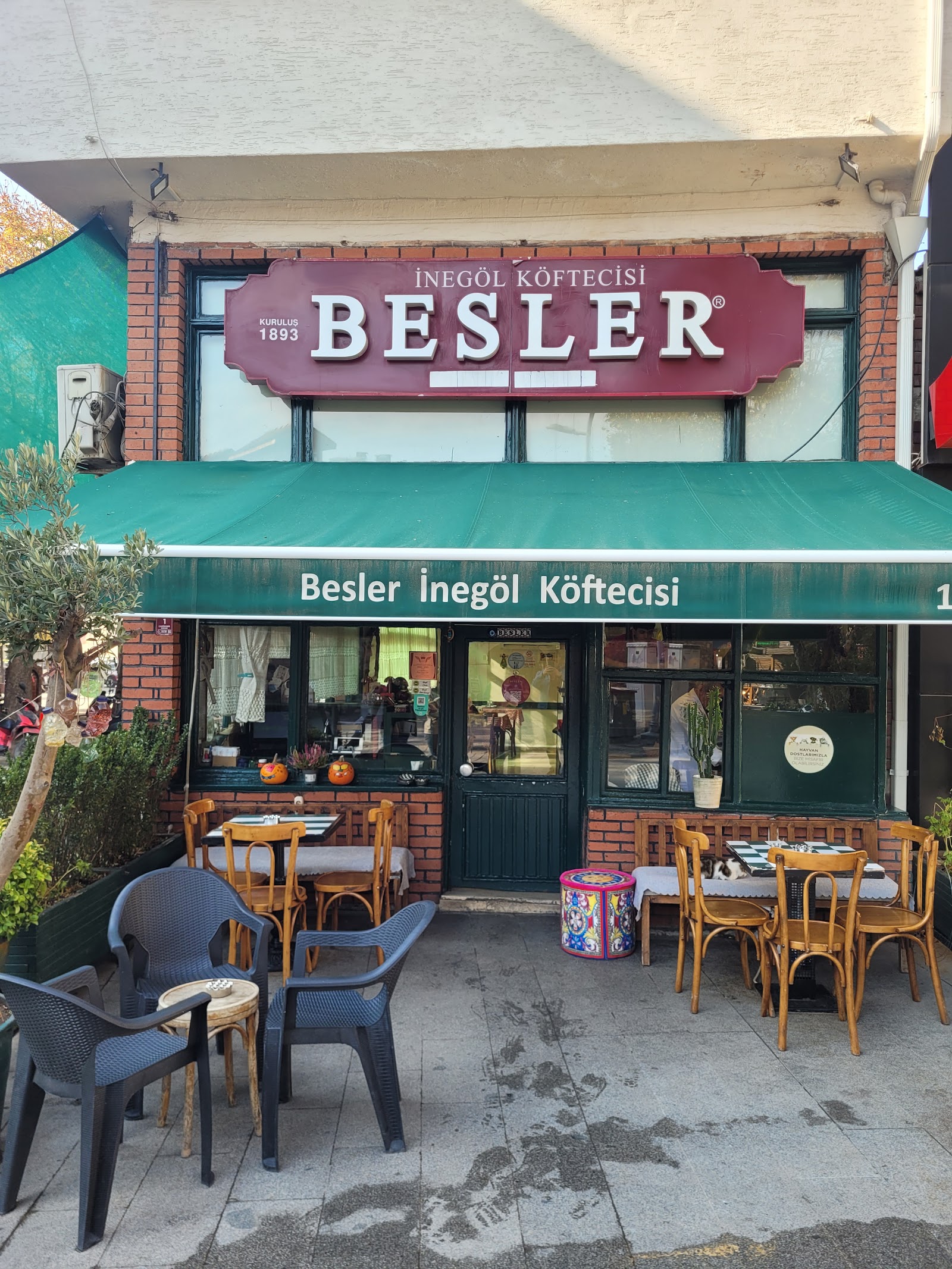 BESLER İNEGÖL KÖFTECİSİ ÇARŞI İÇİ