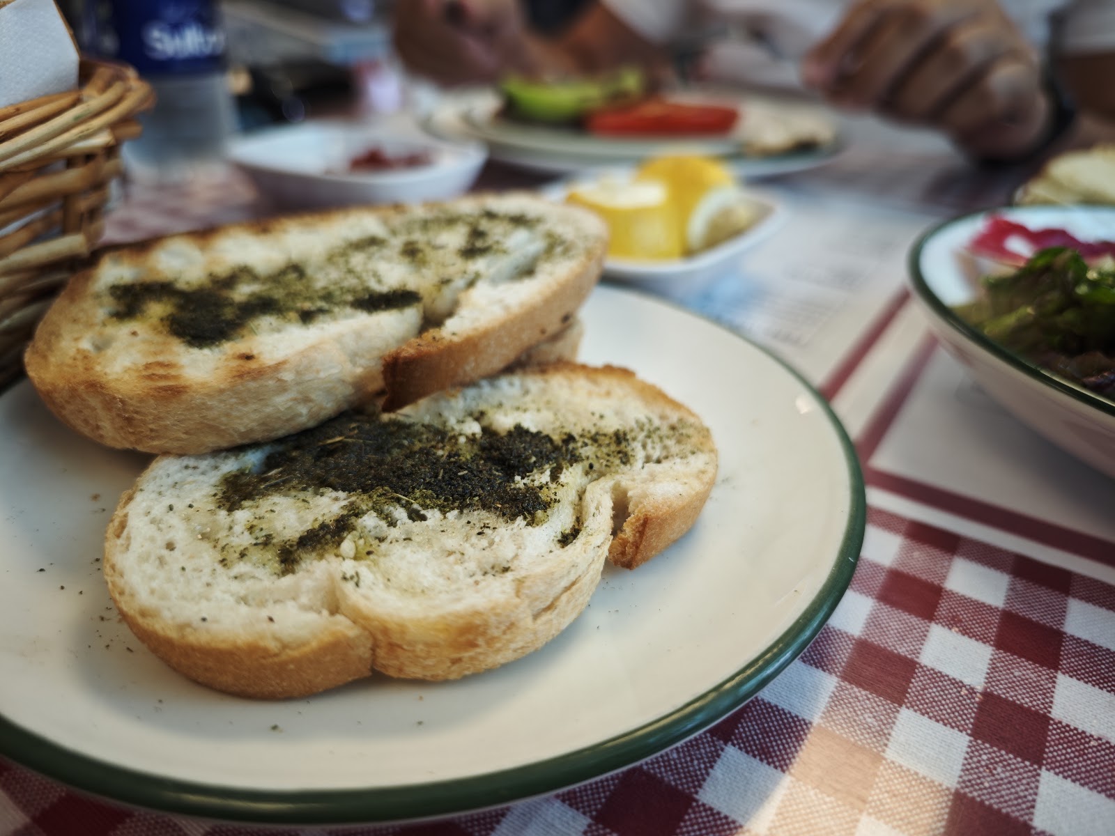BESLER İNEGÖL KÖFTECİSİ ÇARŞI İÇİ