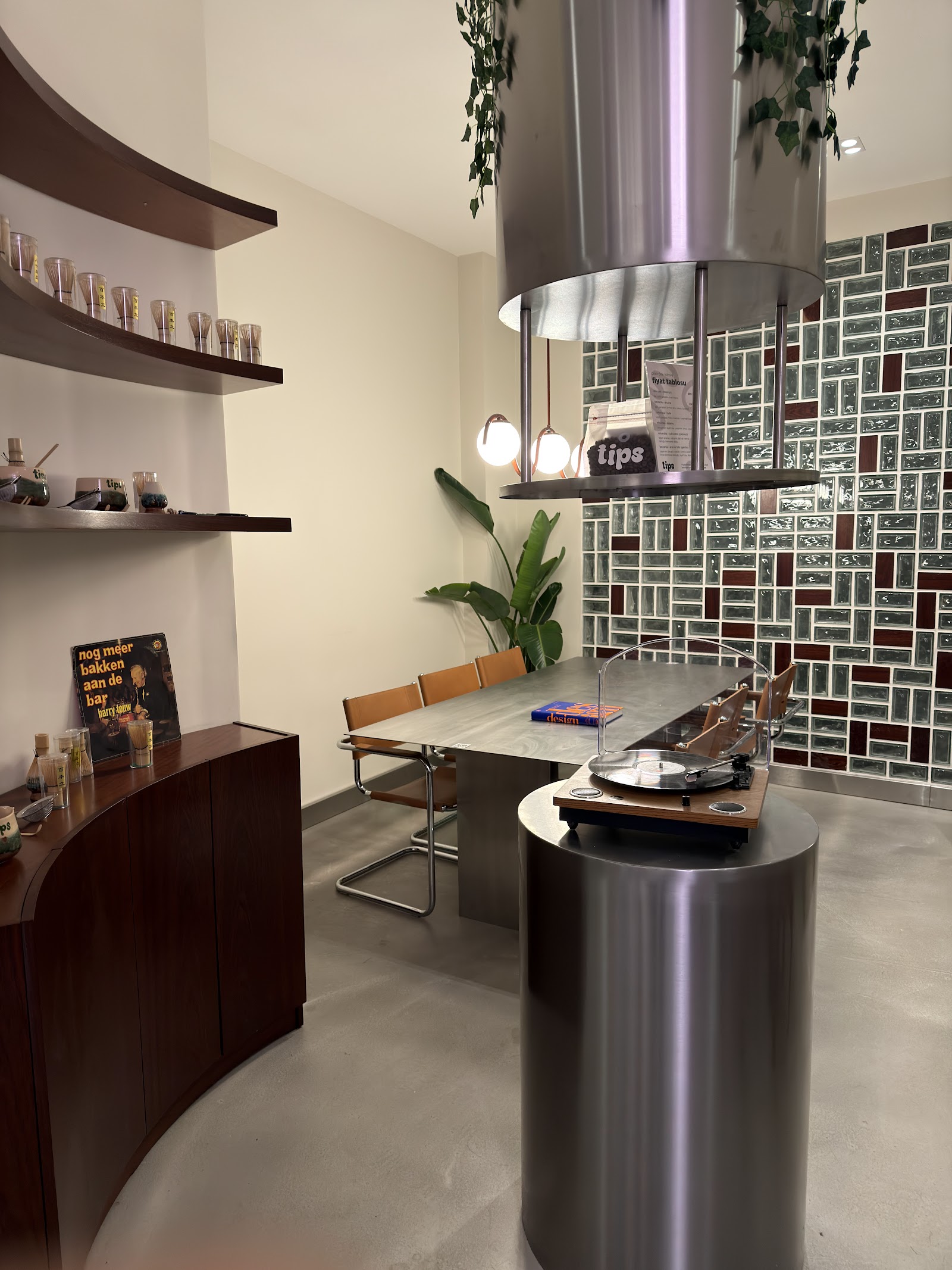 Tips Coffee & Eatery