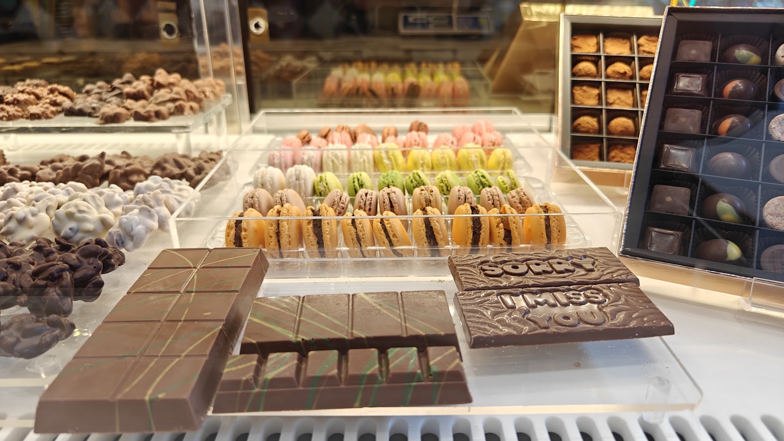 Hermosa Chocolate & Macaron