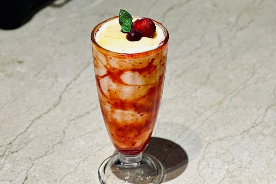 Mango & Berry Shake