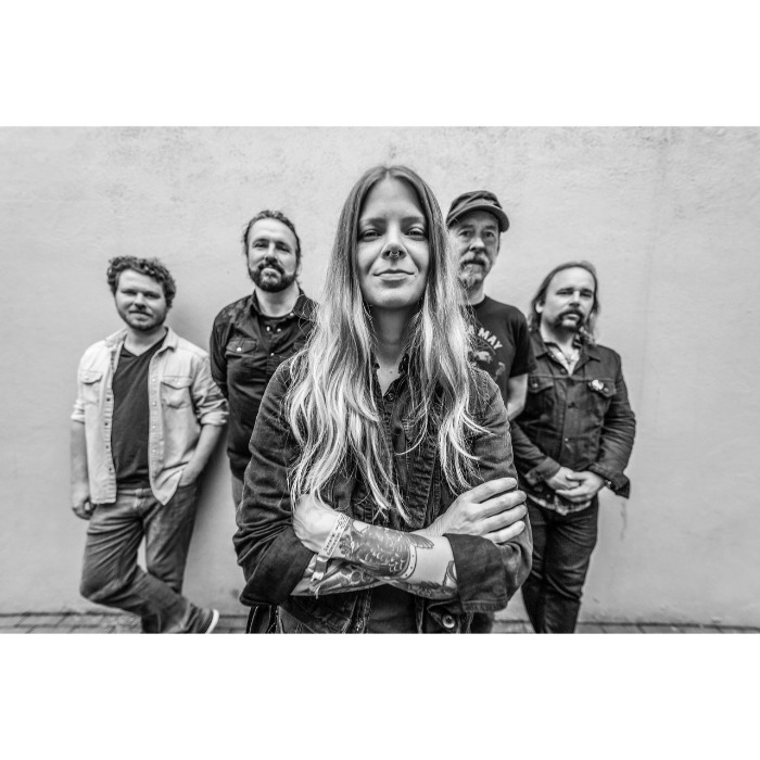 Sarah Shook & The Disarmers