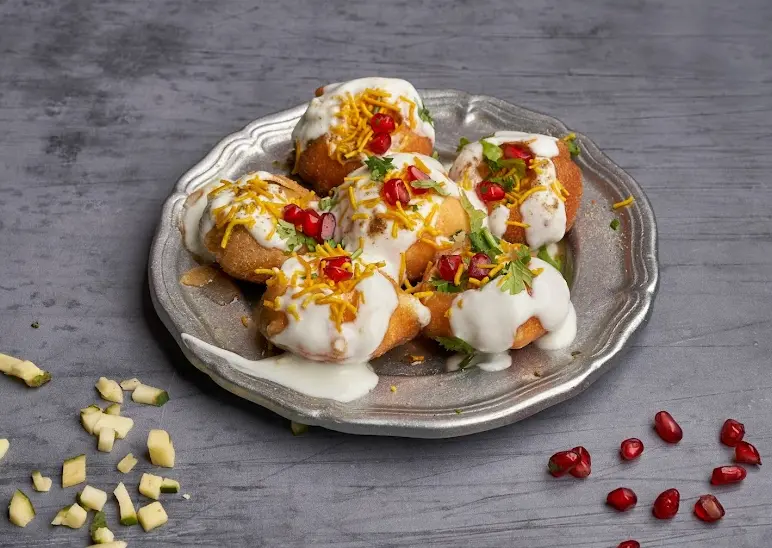Kirti Vada Pav, Dahi Puri, Paapdi Chaat