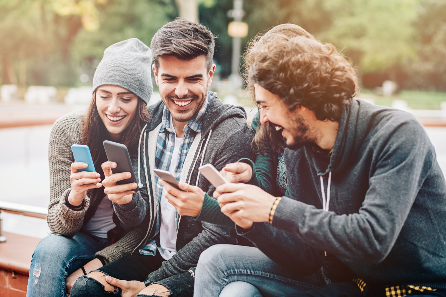 My male friend. Клиент со смартфоном. Смартфон и жизнь. People using Phone. Group of people with Phones.