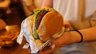  Classic Angus 1/3 lb Cheeseburger — photo from a ParkEats review