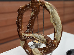 Quantum Pretzel