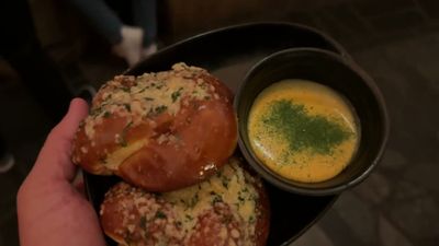 Cheesy Five Blossom Bread with Spicy Cheese Sauce