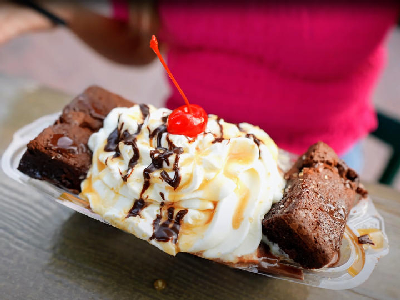 Lands End Salted Caramel Brownie Sundae — photo from a ParkEats review
