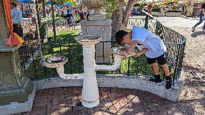 Water Fountain by Jolly Holiday