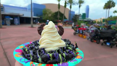 Maleficent Funnel Cake — photo from a ParkEats review