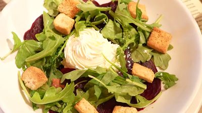 Salade de betteraves et chévre frais