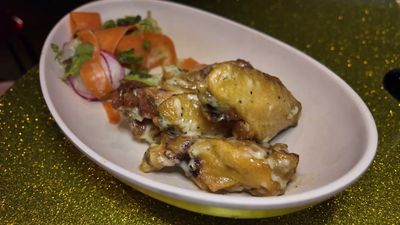 Silver Screen Wings with Parmesan-Garlic Sauce