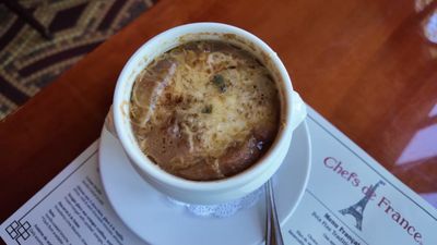 Soupe à l’oignon gratinée (French Onion Soup)