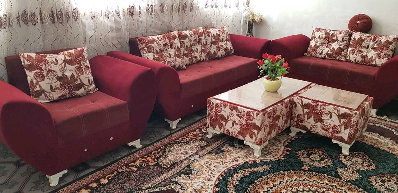 فروش مبل هفت نفره همرا سه دانه میز