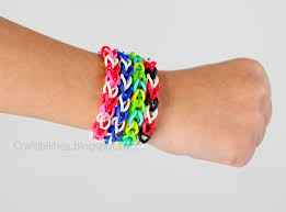 Rubber band bracelet randomized one