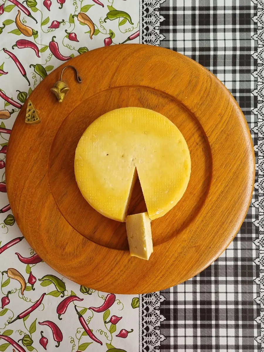 Queijo Furadinho - imagem 1 de 2