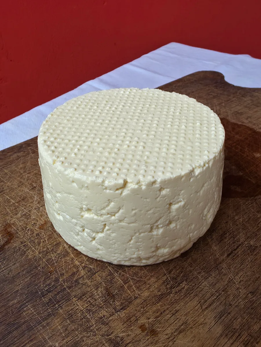 Queijo Fresco - Produto artesanal da Delícias da Roça