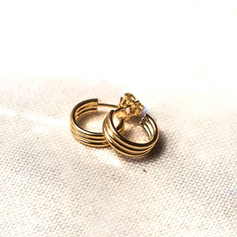 Chunky gold earrings