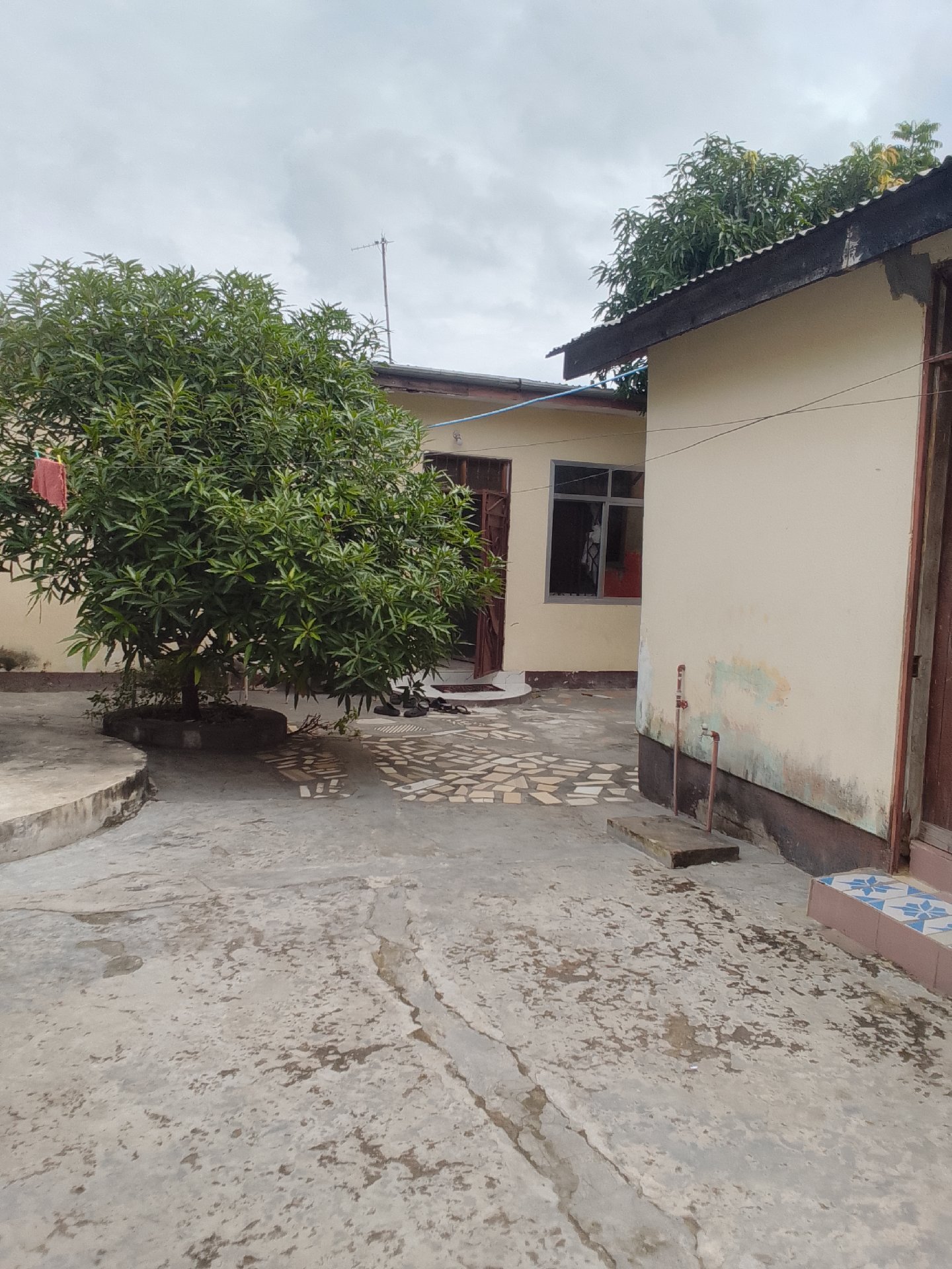 Nyumba inauzwa