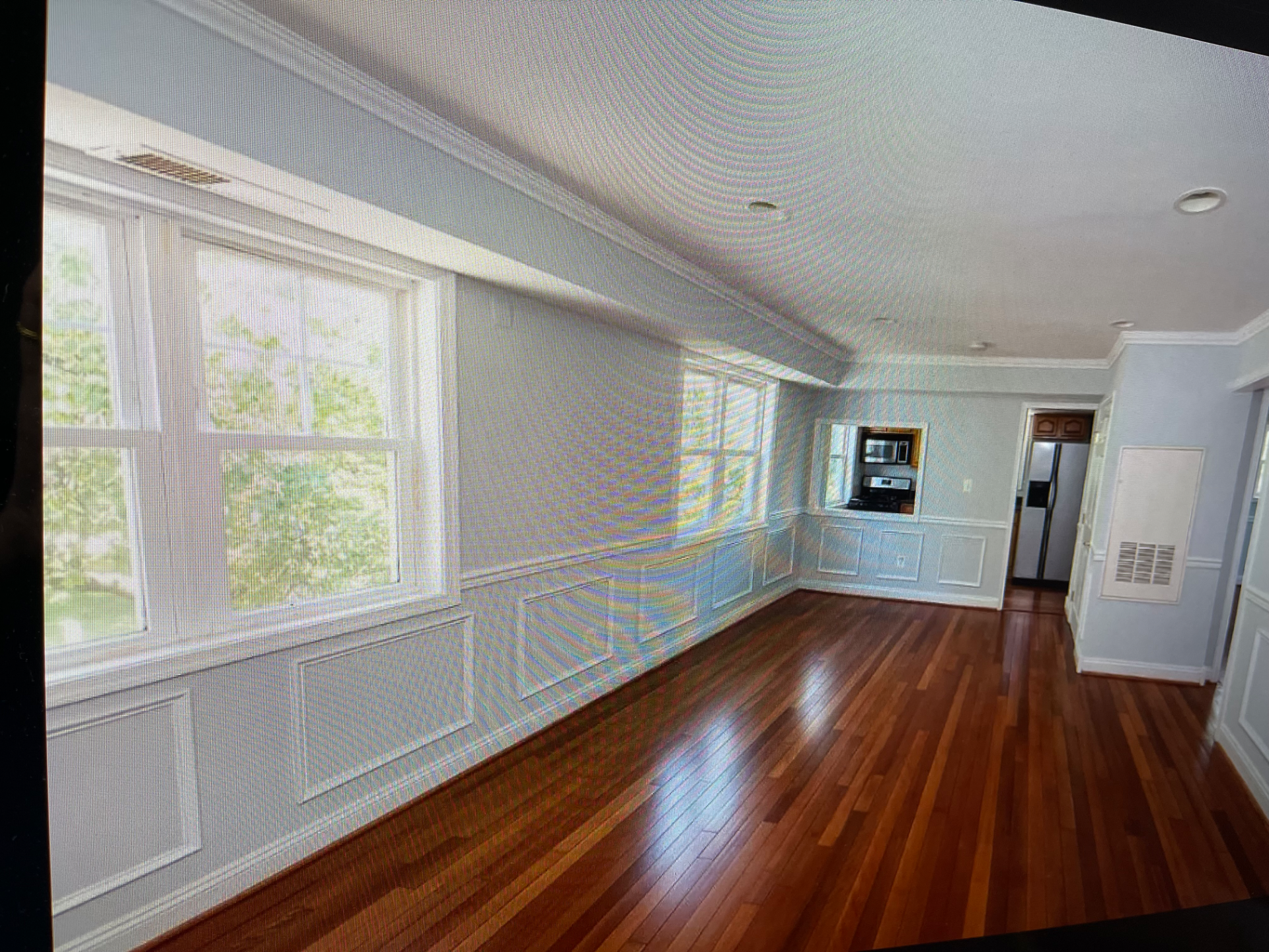 910 Narnaby st SE — photo 2 of 10